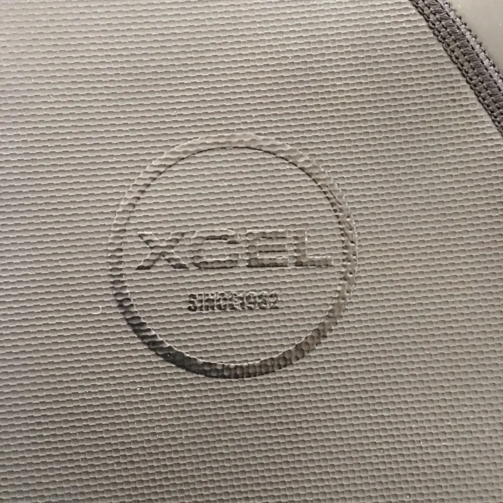XCEL Men's Front-Zip Long Sleeve Swim Rash Guard in Black Brand New